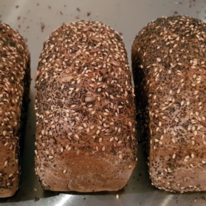 ambachtelijk-bruinbrood-met-zaden-en-pitten-brood-bestellen-westland